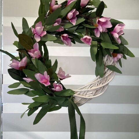 Wianek z delikatną magnolią